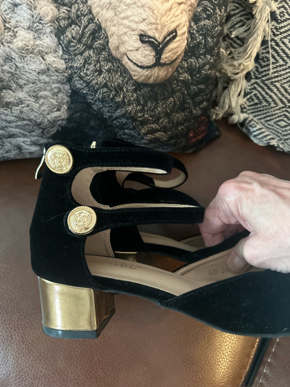 Block heel pumps - Picture 4 of 11